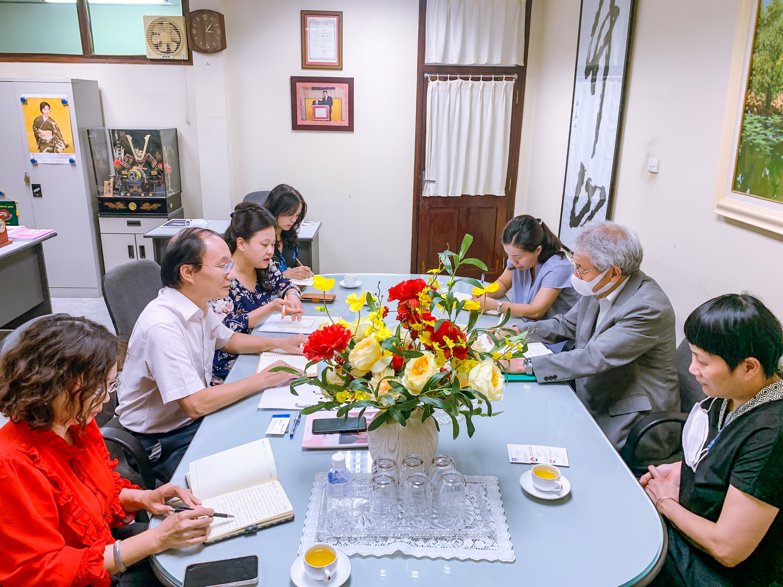 Giám đốc Trung tâm Giao lưu Văn hóa Nhật Bản (JPF) tại Việt Nam - Quỹ Giao lưu Quốc tế tại Nhật Bản đã đến thăm và làm việc tại trụ sở Hội Giao lưu Văn hóa Việt - Nhật. | Trung tâm tiếng Nhật Núi Trúc